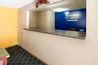Rodeway Inn & Suites - 2-Star