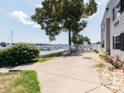 Quality Inn Solomons - Beacon Marina Hotels in Solomons