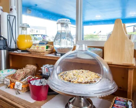 Inn at the Sea Отели рядом с достопримечательностью «Columbia Pacific Heritage Museum»