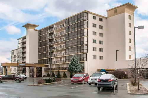 Best Western Rochelle Inn  Suites near DeKalb - parking