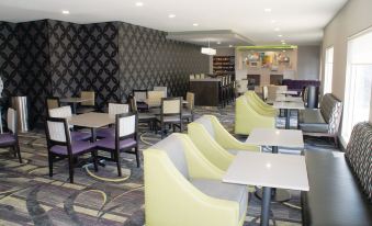 La Quinta Inn & Suites by Wyndham Elkhart