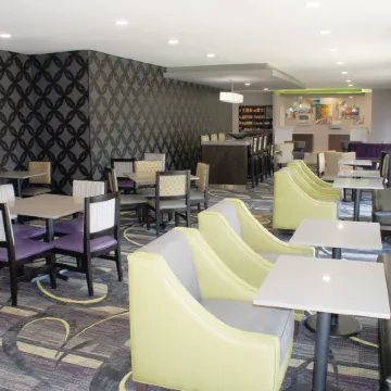 La Quinta Inn & Suites by Wyndham Elkhart