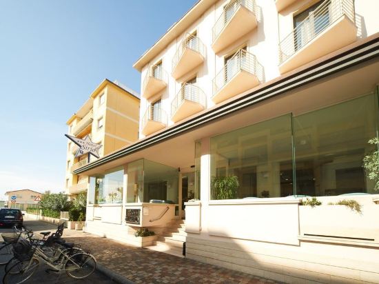 10 Best Hotels near Bagno Oceano, Lido di Camaiore 2023 | Trip.com