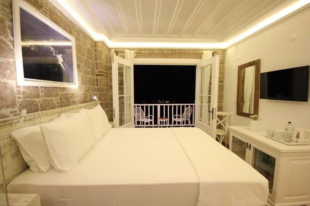 Cunda Pur Beyaz Otel