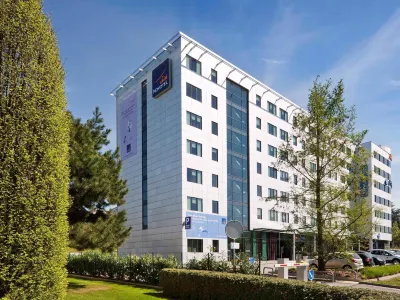 Novotel Suites Genève Aéroport Các khách sạn gần ISO