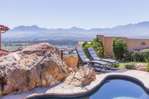 Blue Horizon Guest House فنادق في Gordons Bay