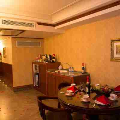 Ghasr Talaee International Hotel Dining/Meeting Rooms