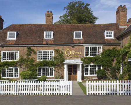 The Queen's Inn Hotels in Cranbrook