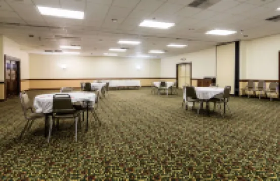 Econo Lodge Inn & Suites Conference Center Dublin