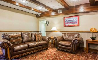 Clarion Inn & Suites Lake George