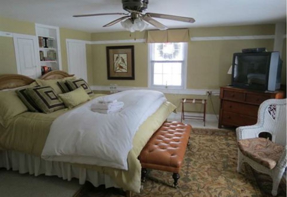 Shaker Farm Bed and Breakfast - Housity