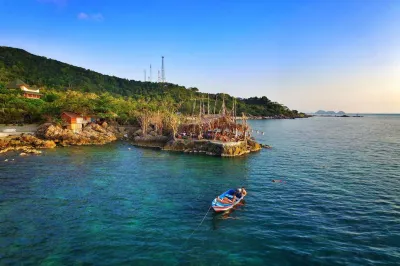 Haadson Resort & Koh Raham Hotels near Secret Beach
