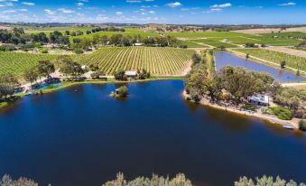 Stonewell Cottages & Vineyards