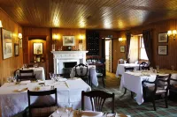 Meikleour Arms Hotel & Restaurant فنادق في Meikleour