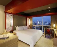 The Quarter Hualamphong by UHG