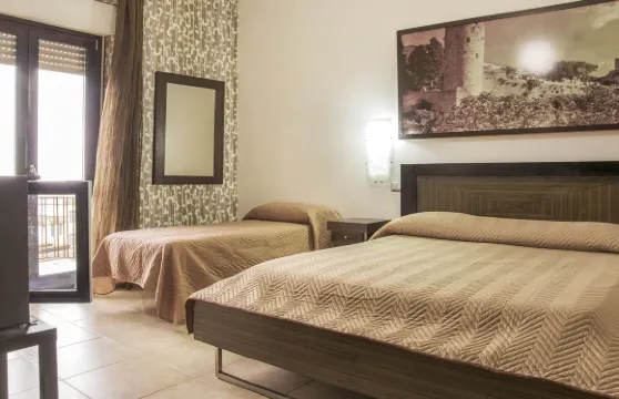 格拉齊亞埃博利酒店