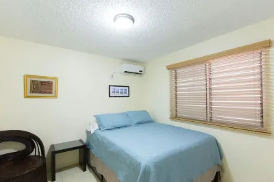 New Kingston Guest Apartment IV Hoteles cerca de Peace Garden