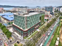 Hilton Kota Kinabalu Отели рядом с достопримечательностью «Башенные часы Аткинсона»