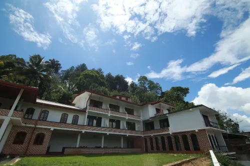 Mahaweli Regent Hotel Hotels in Sirimalwatta