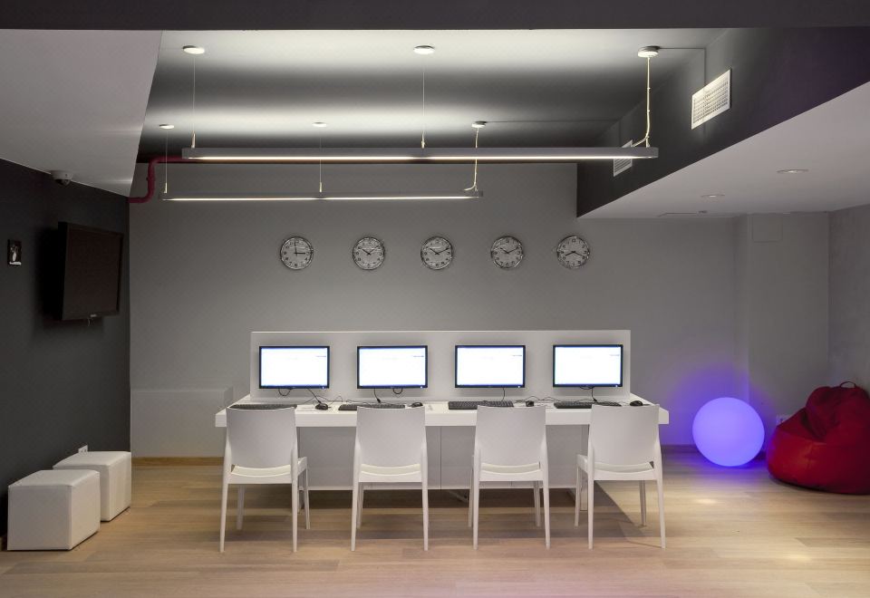 산트 호르디 오스텔스 사그라다 파밀리아