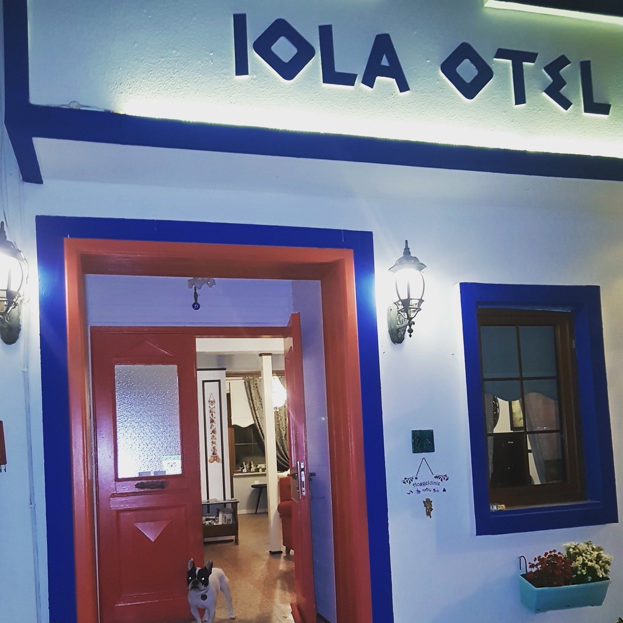 Iola Hotel