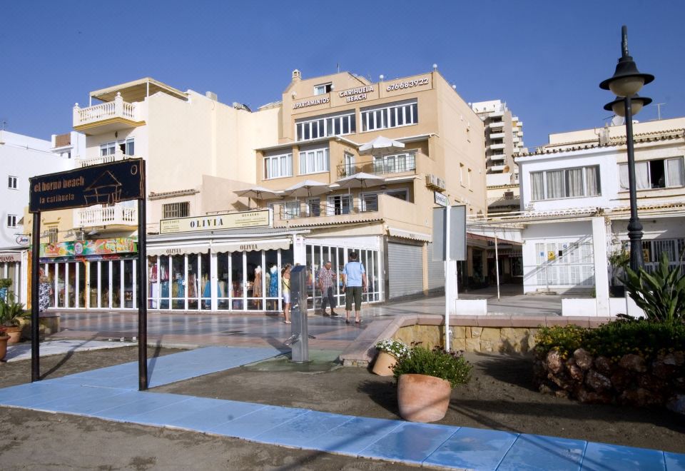 Carihuela Beach Apartments - Valoraciones de hotel de estrellas en  Torremolinos