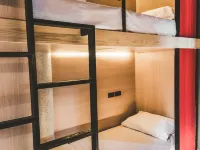 CLOUD on Saladaeng Silom Hostel Bangkok Hotel berhampiran MRT- Silom