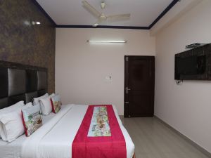 OYO 10347 Hotel Deepak