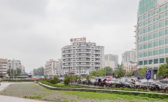 Super 8 Hotel (Beijing South Railway Station, Corner Men West Subway Station)