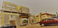 تريجرز سويتس آند كونفرينسيز Hotels near المسجد الوطني. نيجيريا