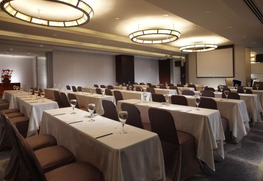 1. 앰배서더 호텔 ..