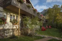 Northland Lodge Hotels in Waterton