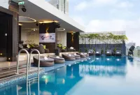 Liberty Central Saigon Riverside Hotel - Kolam Atas Bumbung