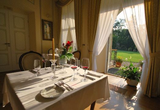 5. 드부르 콤보르니..