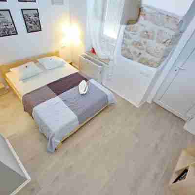 Guverna New City Accommodation Rooms