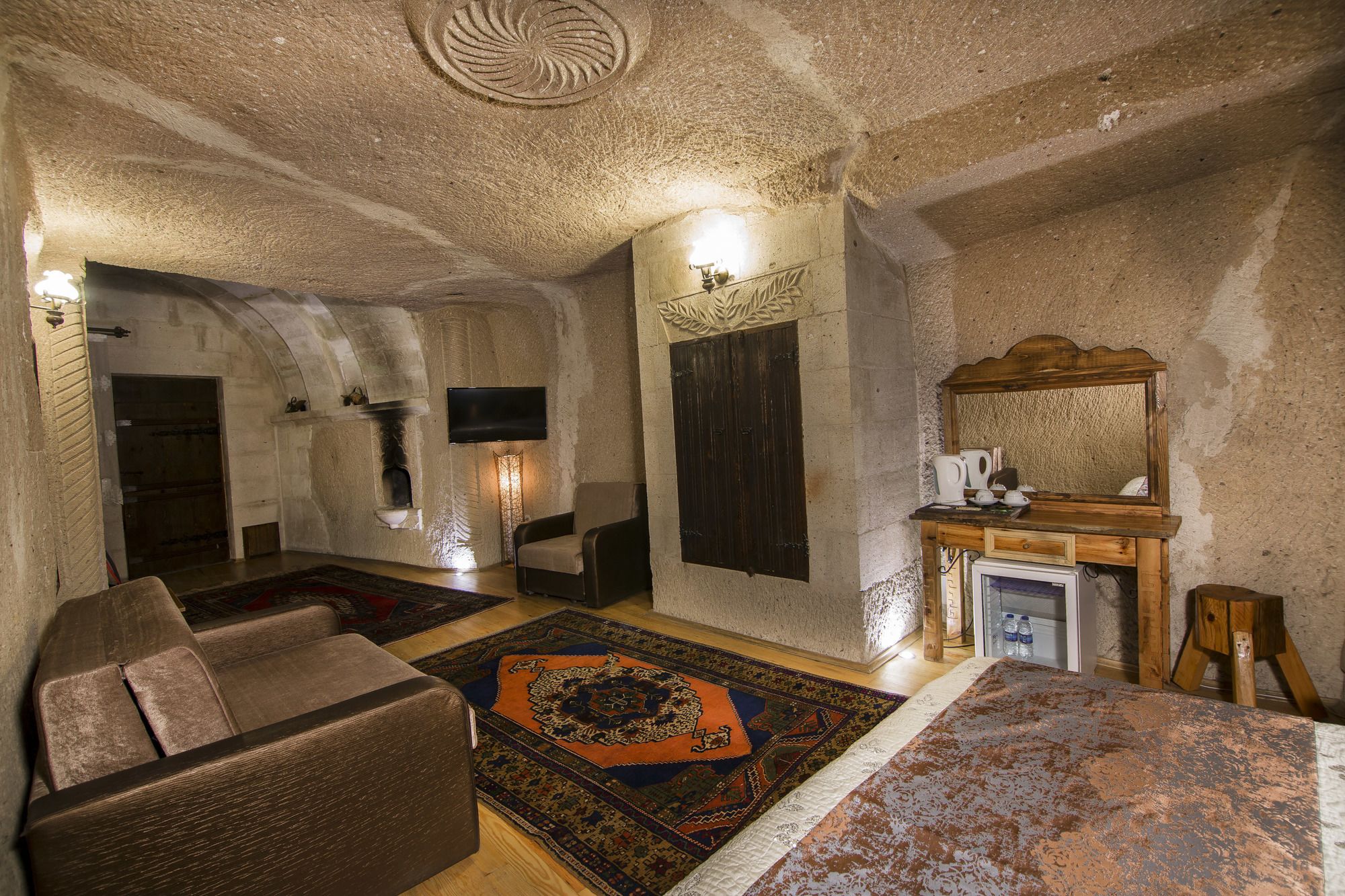 Roma Cave Suite