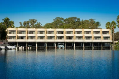 Lake Mulwala Boatel