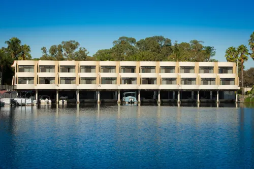 Lake Mulwala Boatel