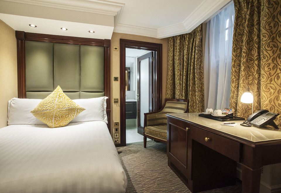 5. 호텔 문라이트 ..