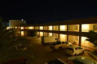 American Inn Hotel & Suites Parral - ที่มีที่จอดรถ