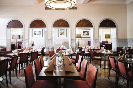 Elite Stadshotellet Karlstad, Hotel & Spa Отели рядом с достопримечательностью «Karl IX - Karlstads grundare»