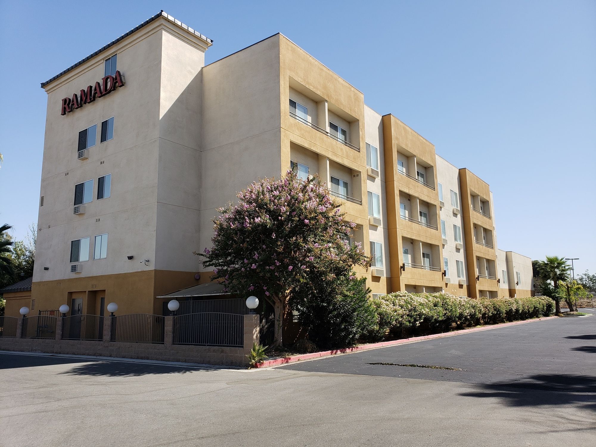 Ramada by Wyndham Bakersfield North