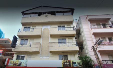 OYO 18923 Mel's Regency - Housity