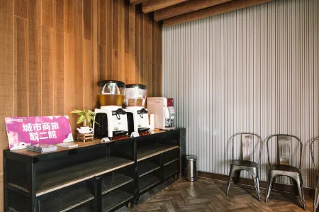 City Suites Kaohsiung Pier2 Отели рядом с достопримечательностью «Zhengfeshe»