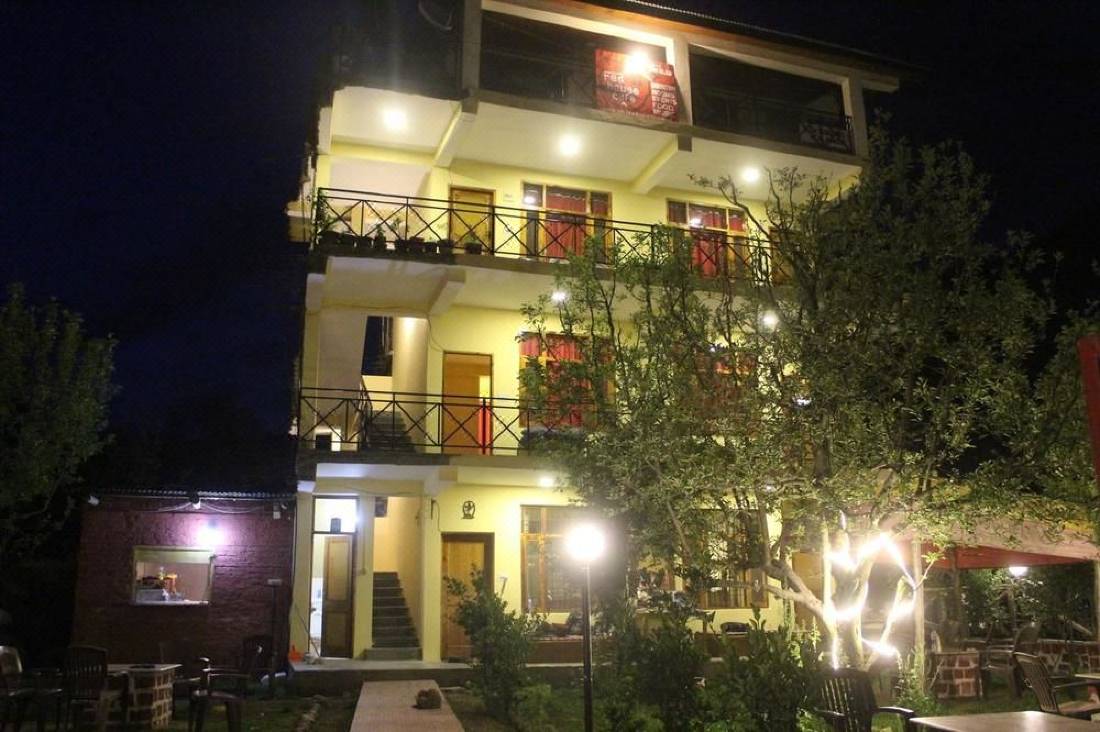 Red House Cafe Manali Manali Updated 22 Room Price Reviews Deals Trip Com
