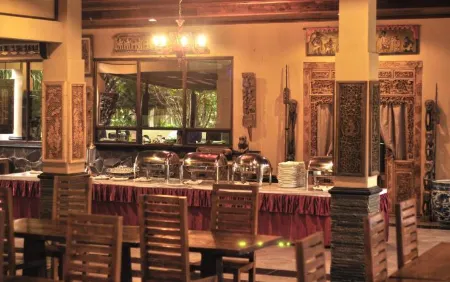 Palm Beach Resort Jepara Отели в г. Mlonggo