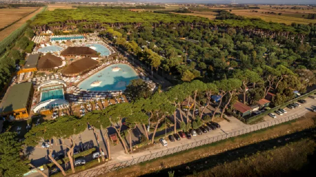 hu Park Albatros Village