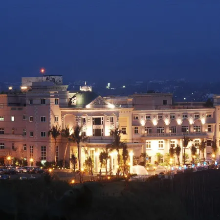 Le Beau Max Resort Отели рядом с достопримечательностью «Solar Exploration Center»
