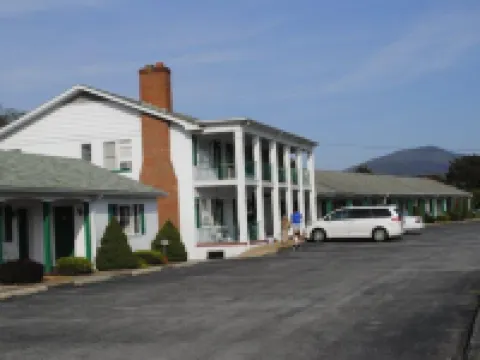 The Cardinal Inn Hotels in Luray
