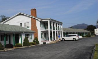 The Cardinal Inn